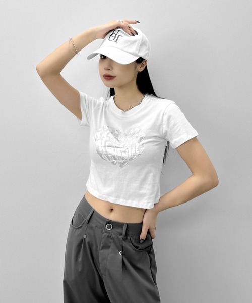 LVEU.(ラブユ.)の「【LVEU.】メタリックハートロゴクロップドTシャツ / トップス カットソー クロップド丈 ショート丈 コンパクト プリント ハート ロゴ メタリック ブラック ホワイト ZOZOTOWN限定(Tシャツ/カットソー・レディース・ホワイト/ブラック・FREE)」の19枚目の写真