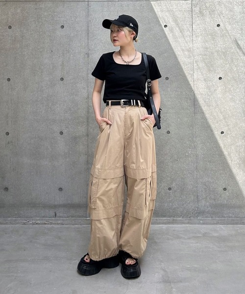 PAGEBOY（ページボーイ）の「スクエアネックコンパクトT（Tシャツ/カットソー・レディース・オフホワイト/ブルー/ブラック/チャコールグレー/ホワイト系その他・FREE）」の11枚目の写真