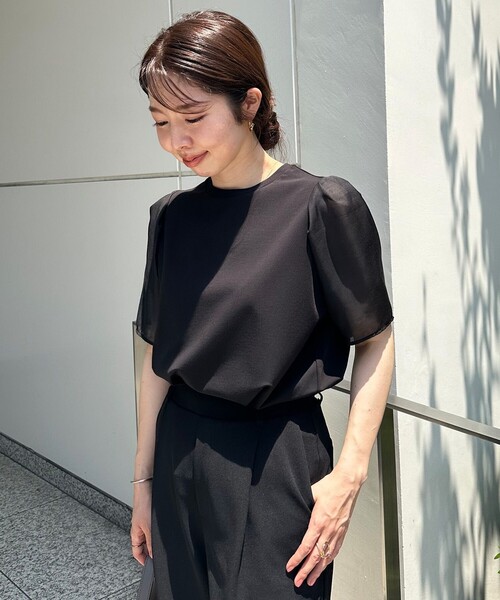UNFILO（アンフィーロ）の「BEAUTY FORM シアースリーブＴシャツ（Tシャツ/カットソー・レディース・グレー系/ネイビー系2/ホワイト系/ベージュ系2/ブラック系・SMALL/MEDIUM/LARGE）」の2枚目の写真