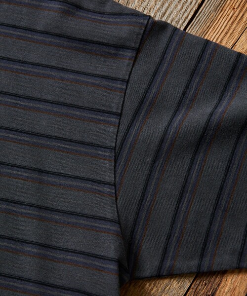 Jonas Claesson（ジョナスクレアッソン）の「JONAS CLAESSON/ジョナスクレアッソン Insideout Sun Fun border Tee/インサイドアウト サン ファン Tシャツ/リバーシブル/リラックスフィット（Tシャツ/カットソー・メンズ・マスタード/パープル/ブラック・MEDIUM/LARGE）」の8枚目の写真