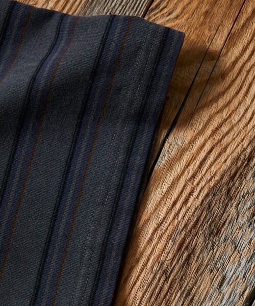 Jonas Claesson（ジョナスクレアッソン）の「JONAS CLAESSON/ジョナスクレアッソン Insideout Sun Fun border Tee/インサイドアウト サン ファン Tシャツ/リバーシブル/リラックスフィット（Tシャツ/カットソー・メンズ・マスタード/パープル/ブラック・MEDIUM/LARGE）」の9枚目の写真