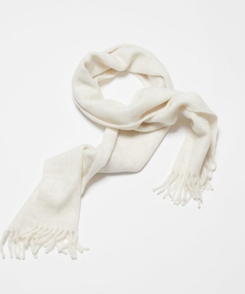 Lui's（ルイス）の「ウール混カラーブークレーカラーマフラー（マフラー・レディース・オレンジ/オフホワイト/ネイビー/ベージュ・FREE）」の14枚目の写真