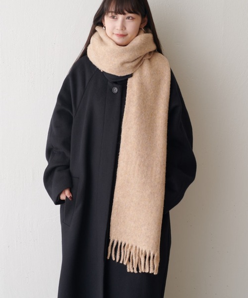 Lui's（ルイス）の「ウール混カラーブークレーカラーマフラー（マフラー・レディース・オレンジ/オフホワイト/ネイビー/ベージュ・FREE）」の10枚目の写真