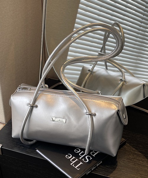 mebole(メボレ)の「クロスボディレトロショルダーバッグ(ショルダーバッグ・レディース・ブラック/シルバー/ホワイト/ピンク・FREE)」の6枚目の写真