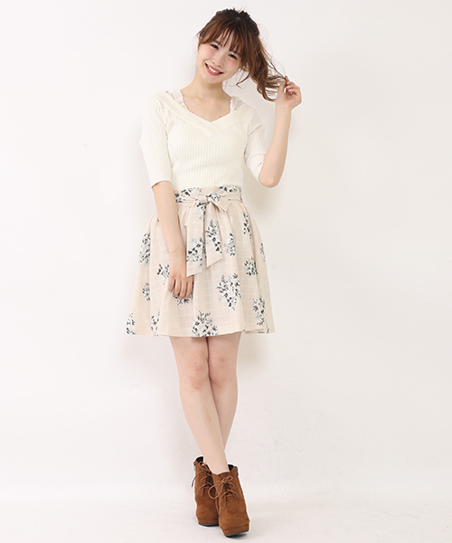 one after another NICE CLAUP（ワンアフターアナザーナイスクラップ）の「【mer11月号掲載 ナイスクラップ】フリル重ねＶネックプルオーバー（ニット/セーター・レディース・アイボリー/グレー/キャメル/カーキ・FREE）」の12枚目の写真