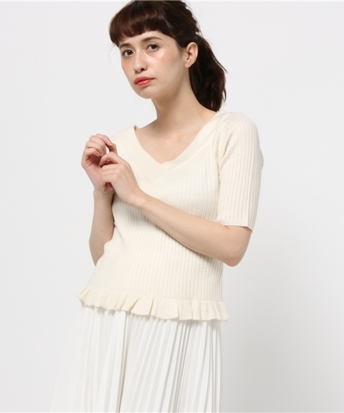 one after another NICE CLAUP（ワンアフターアナザーナイスクラップ）の「【mer11月号掲載 ナイスクラップ】フリル重ねＶネックプルオーバー（ニット/セーター・レディース・アイボリー/グレー/キャメル/カーキ・FREE）」の13枚目の写真