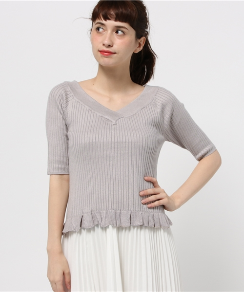 one after another NICE CLAUP（ワンアフターアナザーナイスクラップ）の「【mer11月号掲載 ナイスクラップ】フリル重ねＶネックプルオーバー（ニット/セーター・レディース・アイボリー/グレー/キャメル/カーキ・FREE）」の3枚目の写真