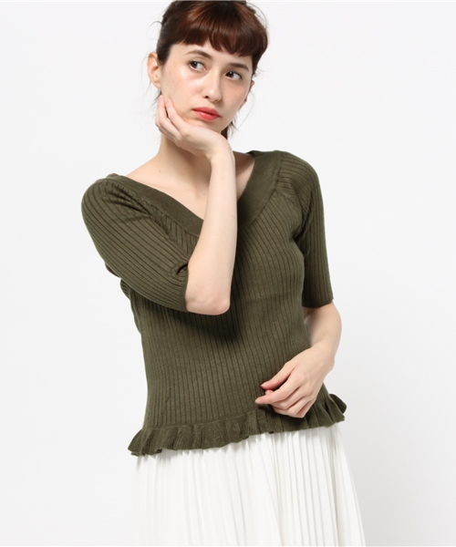 one after another NICE CLAUP（ワンアフターアナザーナイスクラップ）の「【mer11月号掲載 ナイスクラップ】フリル重ねＶネックプルオーバー（ニット/セーター・レディース・アイボリー/グレー/キャメル/カーキ・FREE）」の4枚目の写真