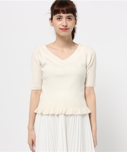 one after another NICE CLAUP（ワンアフターアナザーナイスクラップ）の「【mer11月号掲載 ナイスクラップ】フリル重ねＶネックプルオーバー（ニット/セーター・レディース・アイボリー/グレー/キャメル/カーキ・FREE）」の5枚目の写真