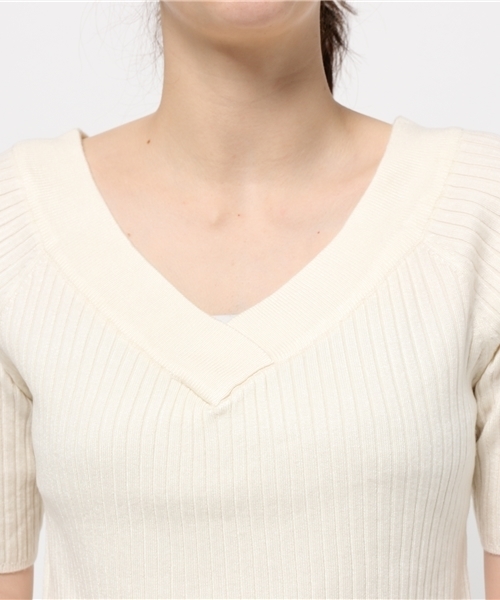 one after another NICE CLAUP（ワンアフターアナザーナイスクラップ）の「【mer11月号掲載 ナイスクラップ】フリル重ねＶネックプルオーバー（ニット/セーター・レディース・アイボリー/グレー/キャメル/カーキ・FREE）」の8枚目の写真