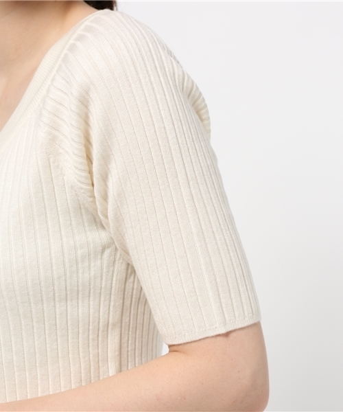 one after another NICE CLAUP（ワンアフターアナザーナイスクラップ）の「【mer11月号掲載 ナイスクラップ】フリル重ねＶネックプルオーバー（ニット/セーター・レディース・アイボリー/グレー/キャメル/カーキ・FREE）」の9枚目の写真