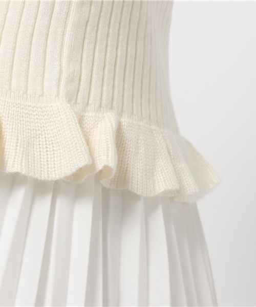 one after another NICE CLAUP（ワンアフターアナザーナイスクラップ）の「【mer11月号掲載 ナイスクラップ】フリル重ねＶネックプルオーバー（ニット/セーター・レディース・アイボリー/グレー/キャメル/カーキ・FREE）」の10枚目の写真