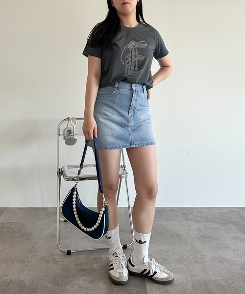 【コーデの主役に♪】HERMES デニムミニスカート デニム&白でまとめたもこもこ ガーリーカジュアルが注目の的
