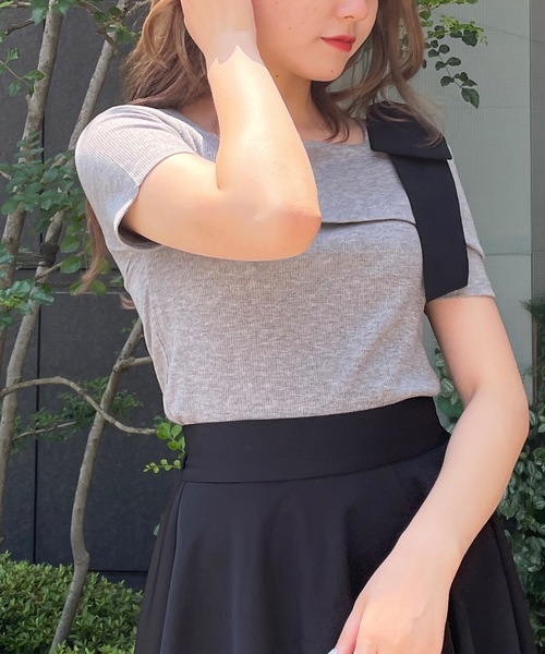 one way(ワンウェイ)の「肩リボンワンショルテレコトップス(Tシャツ/カットソー・レディース・ライトグレー/アイボリー/ピンク/ライトグリーン/ブラック/グレー系その他/ブラック系その他/ホワイト系その他・FREE)」の7枚目の写真