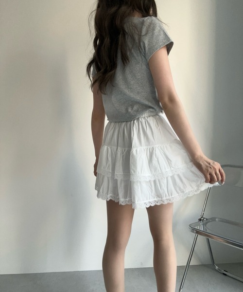 MAINLYTRULY（メインリィトゥルリィ）の「フリル ティアード ミニスカート（スカート・レディース・ホワイト・S）」の3枚目の写真