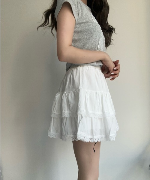 MAINLYTRULY（メインリィトゥルリィ）の「フリル ティアード ミニスカート（スカート・レディース・ホワイト・S）」の4枚目の写真