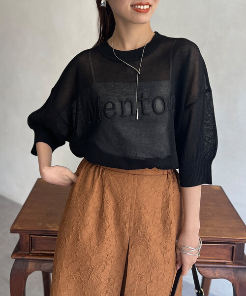 Chez toi（シェトワ）の「刺繍ロゴ5分袖シアープルオーバー（ニット/セーター・レディース・ブラック/グレイッシュベージュ/インディゴブルー・FREE）」の4枚目の写真