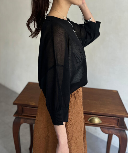 Chez toi（シェトワ）の「刺繍ロゴ5分袖シアープルオーバー（ニット/セーター・レディース・ブラック/グレイッシュベージュ/インディゴブルー・FREE）」の7枚目の写真