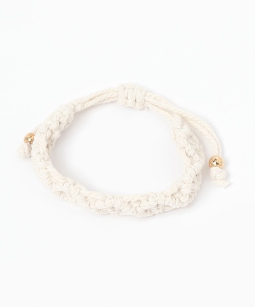 studio CLIP（スタディオクリップ）の「マクラメブレス（ブレスレット・レディース・オフホワイト/グレー/ベージュ・FREE）」の2枚目の写真