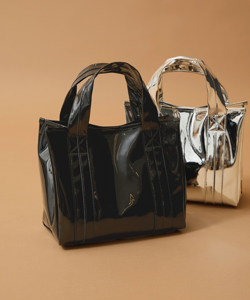 HELOYSE(エロイーズ)の「【HELOYSE/エロイーズ】boxy mirror tote:トートバッグ(トートバッグ・レディース・シルバー/ブラック・FREE)」の4枚目の写真