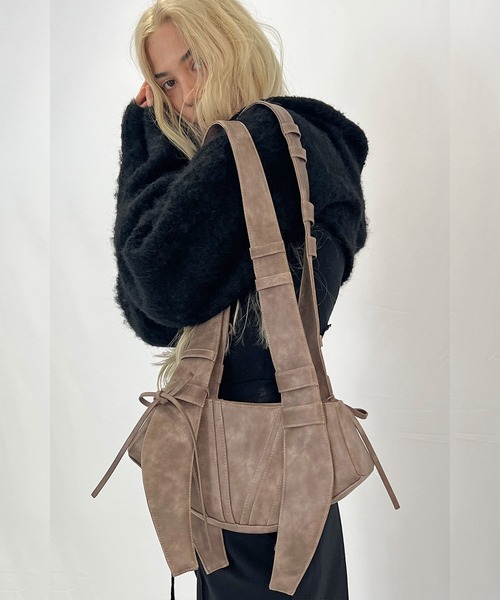 VIAVANDA（ヴィアヴァンダ）の「STRINGS MULTI BAG（ショルダーバッグ 