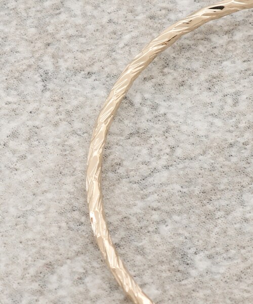 OPAQUE.CLIP（オペークドットクリップ）の「ねじりメタルフープピアス（ピアス（両耳用）・レディース・シルバー/ゴールド・00）」の6枚目の写真