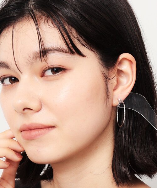 OPAQUE.CLIP（オペークドットクリップ）の「ねじりメタルフープピアス（ピアス（両耳用）・レディース・シルバー/ゴールド・00）」の3枚目の写真