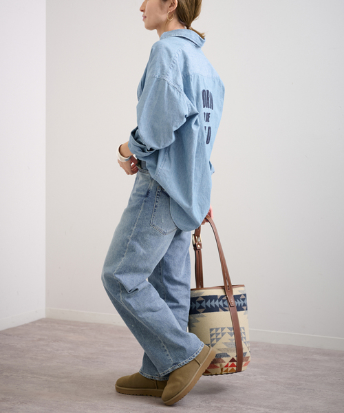 FRAMeWORK（フレームワーク）の「ダンガリーBack刺繍シャツ