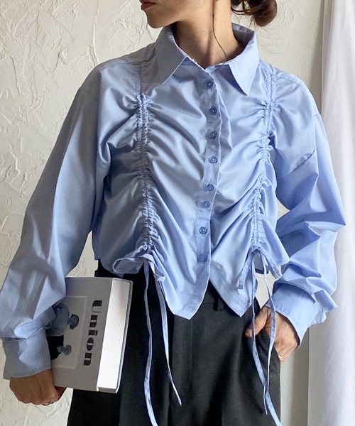 She's Closet(シーズクローゼット)の「長袖ショート丈クロップドドロストギャザーシャーリングリボンシャツブラウス(シャツ/ブラウス・レディース・ブルー/ブラック/ホワイト/チャコールグレー・FREE)」の4枚目の写真
