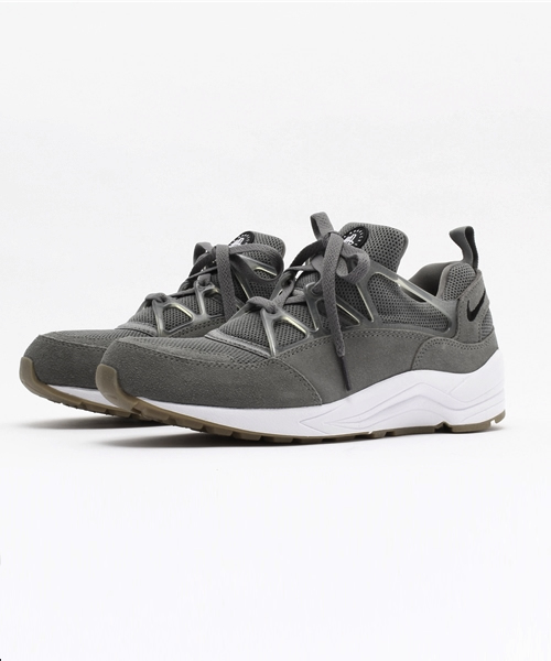 NIKE(ナイキ)の「NIKE(ナイキ) エアハラチライト(スニーカー・レディース・ブラック/グレー/ネイビー・24cm/24.5cm/25cm)」の1枚目の写真