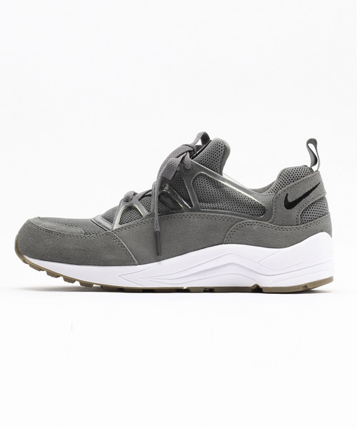 NIKE(ナイキ)の「NIKE(ナイキ) エアハラチライト(スニーカー・レディース・ブラック/グレー/ネイビー・24cm/24.5cm/25cm)」の4枚目の写真