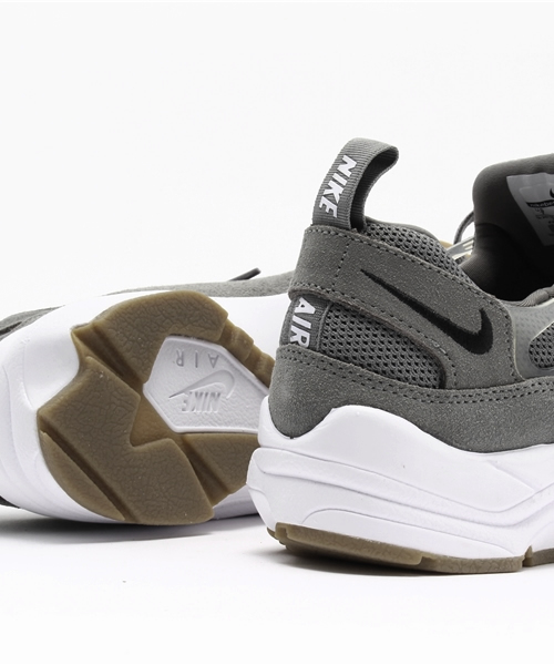 NIKE(ナイキ)の「NIKE(ナイキ) エアハラチライト(スニーカー・レディース・ブラック/グレー/ネイビー・24cm/24.5cm/25cm)」の9枚目の写真