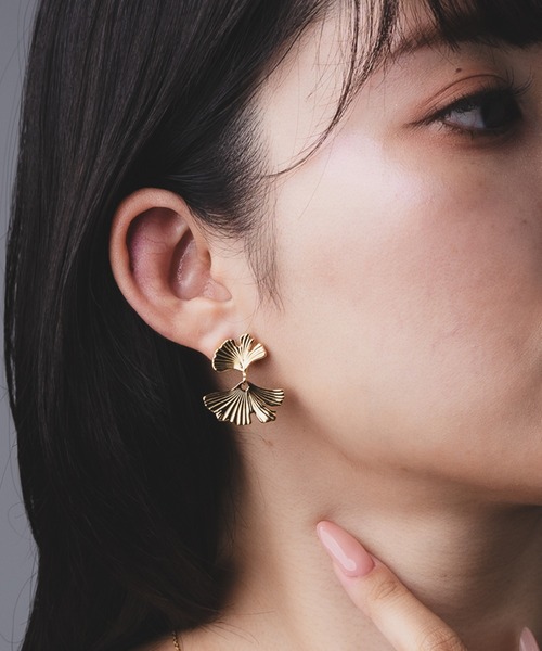 Os accessory(オズアクセサリー)の「Os -オズ- 【金属アレルギー対応】リーフピアス(ピアス(両耳用)・レディース・シルバー/ゴールド・ONE SIZE)」の2枚目の写真