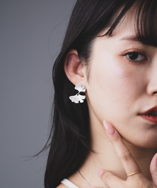 Os accessory(オズアクセサリー)の「Os -オズ- 【金属アレルギー対応】リーフピアス(ピアス(両耳用)・レディース・シルバー/ゴールド・ONE SIZE)」の16枚目の写真