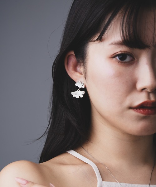 Os accessory(オズアクセサリー)の「Os -オズ- 【金属アレルギー対応】リーフピアス(ピアス(両耳用)・レディース・シルバー/ゴールド・ONE SIZE)」の9枚目の写真