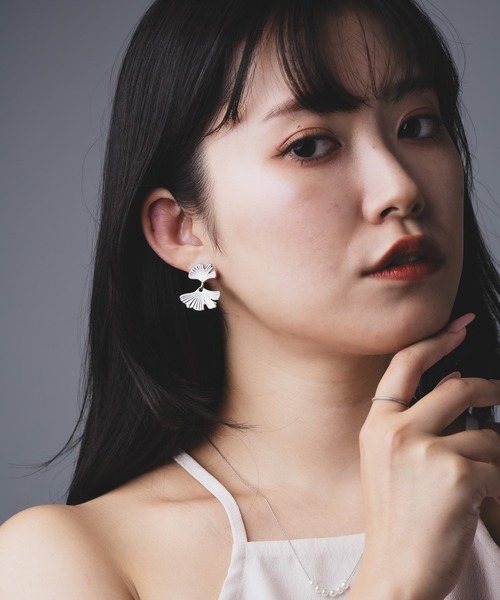Os accessory(オズアクセサリー)の「Os -オズ- 【金属アレルギー対応】リーフピアス(ピアス(両耳用)・レディース・シルバー/ゴールド・ONE SIZE)」の13枚目の写真
