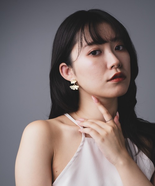 Os accessory(オズアクセサリー)の「Os -オズ- 【金属アレルギー対応】リーフピアス(ピアス(両耳用)・レディース・シルバー/ゴールド・ONE SIZE)」の4枚目の写真