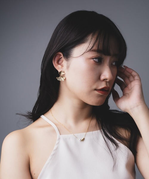 Os accessory(オズアクセサリー)の「Os -オズ- 【金属アレルギー対応】リーフピアス(ピアス(両耳用)・レディース・シルバー/ゴールド・ONE SIZE)」の6枚目の写真