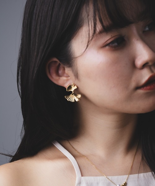 Os accessory(オズアクセサリー)の「Os -オズ- 【金属アレルギー対応】リーフピアス(ピアス(両耳用)・レディース・シルバー/ゴールド・ONE SIZE)」の3枚目の写真