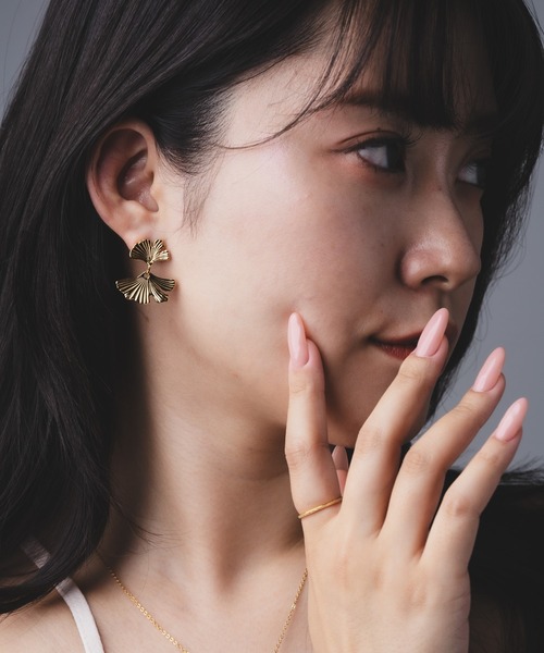 Os accessory(オズアクセサリー)の「Os -オズ- 【金属アレルギー対応】リーフピアス(ピアス(両耳用)・レディース・シルバー/ゴールド・ONE SIZE)」の8枚目の写真