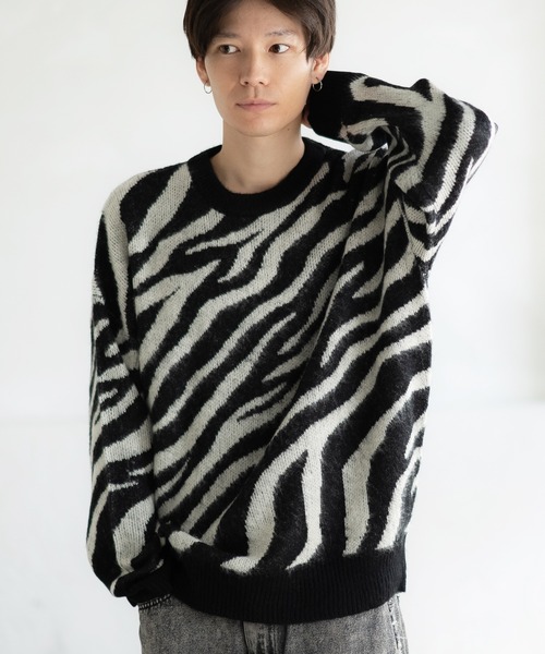 improves（インプローブス）の「無地＆総柄 モヘアタッチ クルーネック ニット（ニット/セーター・メンズ・ブラック系2/ホワイト系3/ブラウン系5/レッド系7/ブラック/ワイン/ブラウン系/ホワイト系1/グレー系4/ブラック系5/ブラック系6/ブラック系7/ブラック系8/ベージュ/マスタード/チャコール/カーキ系/ベージュ系6/ホワイト系8/ホワイト/ブラック系1/ベージュ系2/ブラック系3/ホワイト系4・MEDIUM/LARGE）」の3枚目の写真