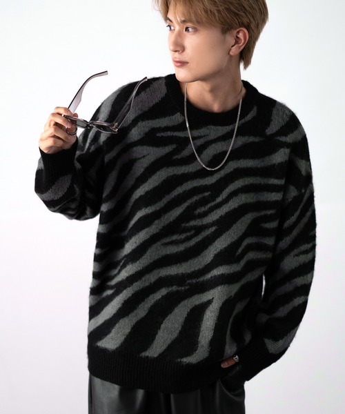 improves（インプローブス）の「無地＆総柄 モヘアタッチ クルーネック ニット（ニット/セーター・メンズ・ブラック系2/ホワイト系3/ブラウン系5/レッド系7/ブラック/ワイン/ブラウン系/ホワイト系1/グレー系4/ブラック系5/ブラック系6/ブラック系7/ブラック系8/ベージュ/マスタード/チャコール/カーキ系/ベージュ系6/ホワイト系8/ホワイト/ブラック系1/ベージュ系2/ブラック系3/ホワイト系4・MEDIUM/LARGE）」の7枚目の写真