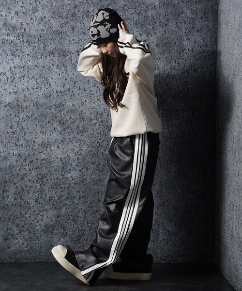 1111clothing(ワンフォークロージング)の「フェイクスエード 刺繍ロゴ ゲームシャツ / Faux suede embroidered logo game shirt(スウェット・メンズ・ベージュ/アイボリー/チャコールグレー・L/M)」の11枚目の写真
