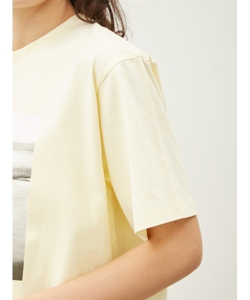 Mila Owen(ミラオーウェン)の「グラフィックフォトTシャツ【手洗い可能】(Tシャツ/カットソー・レディース・チャコールグレー/ホワイト/イエロー・0/1)」の7枚目の写真