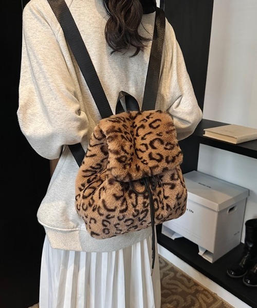 美品✨KAWA-KAWA カワカワ リュック レオパード柄 豹柄 アイボリー 美品✨KAWA-KAWA カワカワ リュック レオパード柄 豹柄 アイボリー