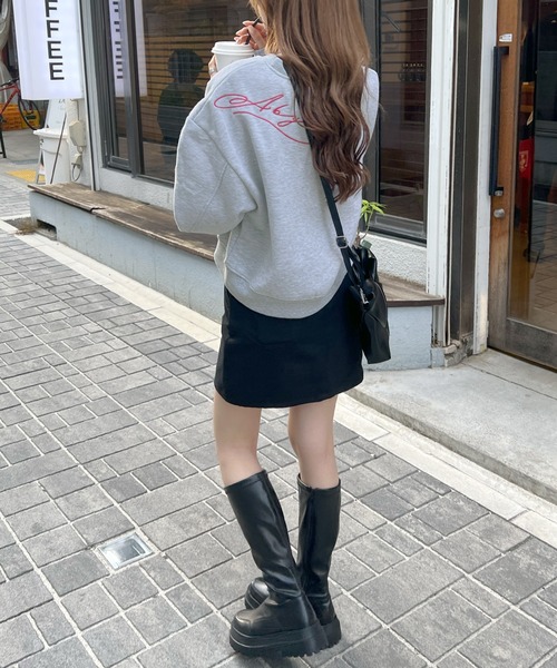 Futier land（フューティアランド）の「バック刺繍クロップド丈裏起毛スウェットトレーナー（スウェット・レディース・杢グレー/グリーン/ネイビー・FREE）」の2枚目の写真