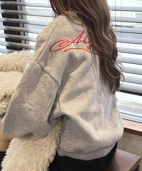 Futier land（フューティアランド）の「バック刺繍クロップド丈裏起毛スウェットトレーナー（スウェット・レディース・杢グレー/グリーン/ネイビー・FREE）」の7枚目の写真