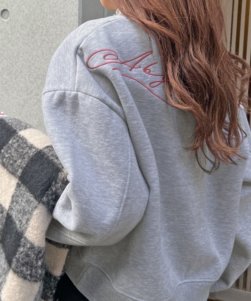 セール】バック刺繍クロップド丈裏起毛スウェットトレーナー