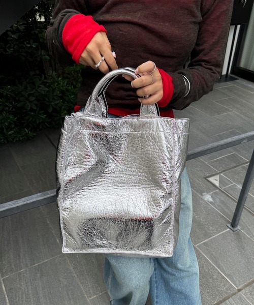 DouDou(ドゥドゥ)の「【WEB限定】タテ型ショッパー(ショルダーバッグ・レディース・ブラック/アイボリー/シルバー/グリーン/ベージュ・FREE)」の5枚目の写真