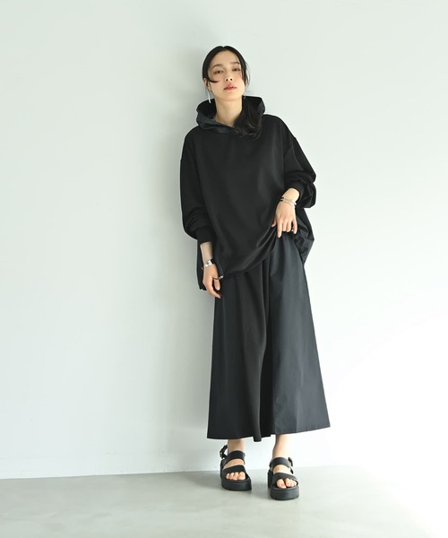 STYLE DELI(スタイルデリ)の「【BLK001】異素材使いフーディープルオーバー(パーカー・レディース・ベージュ/ブラック・FREE)」の4枚目の写真